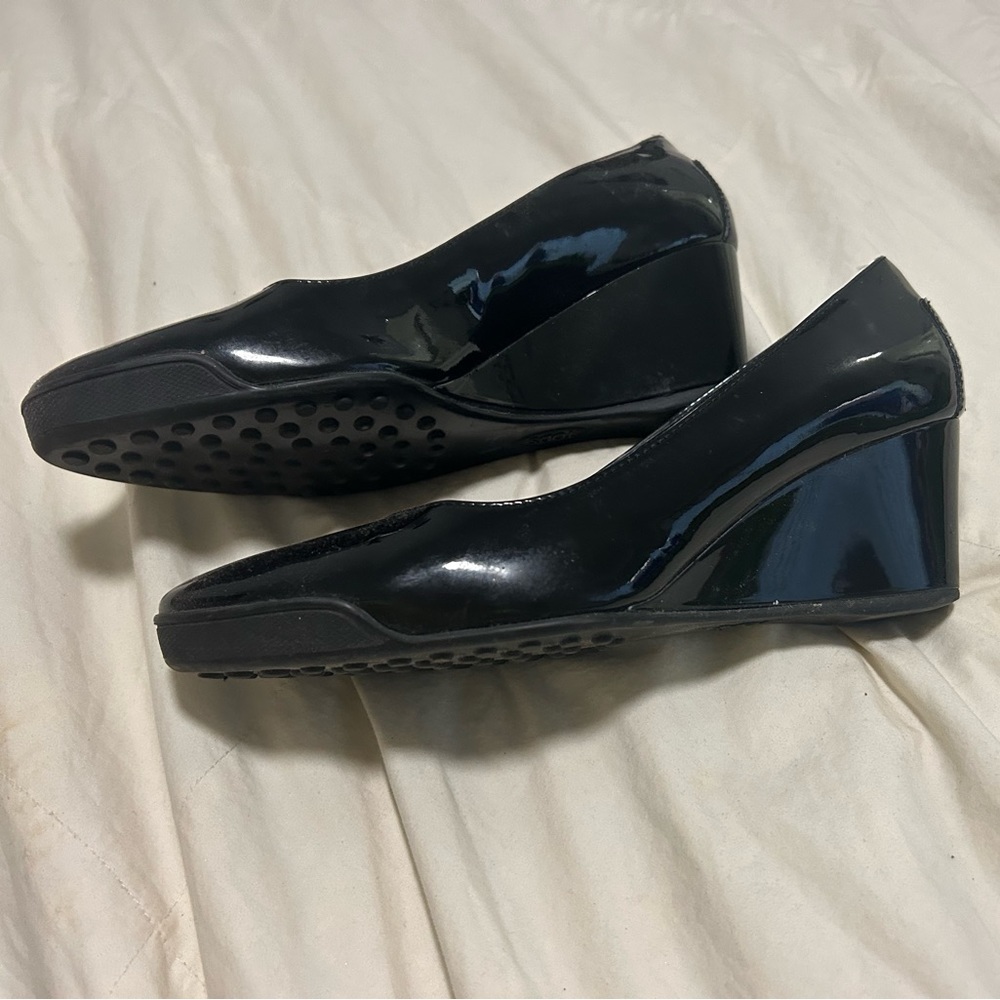 Patent leather wedges.